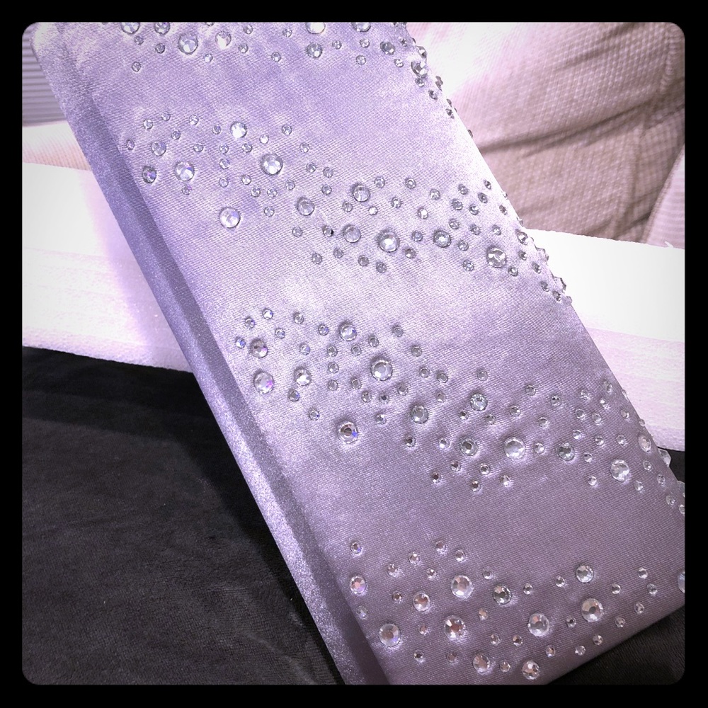 Silver Satin Feel Rhinestone Evening Clutch 😍